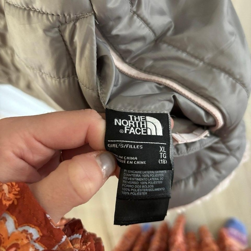 The North Face Reversible Mossbud Swirl Puffer Jacket Full Zip Gray/pinkGirls XL - Picture 8 of 8